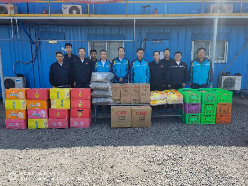 集團公司領導慰問施工現場員工